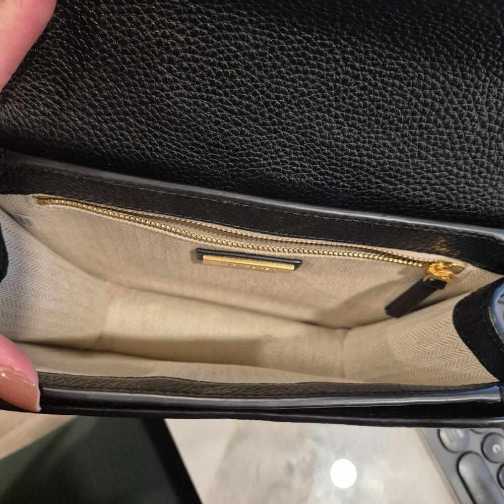 Tory Burch Black Pebbled Leather Shoulder Bag with Gold Logo & Chain - Picture 3 of 6
